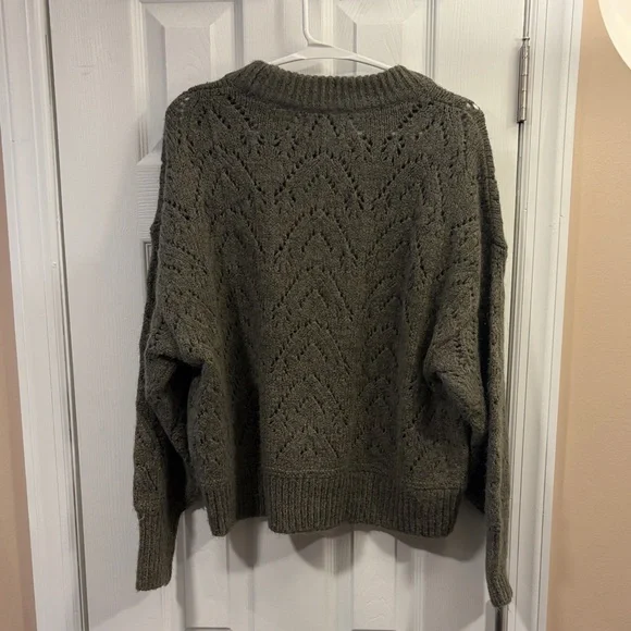 Old Navy Women's Knit Sweater in Olive - Picture 3 of 4